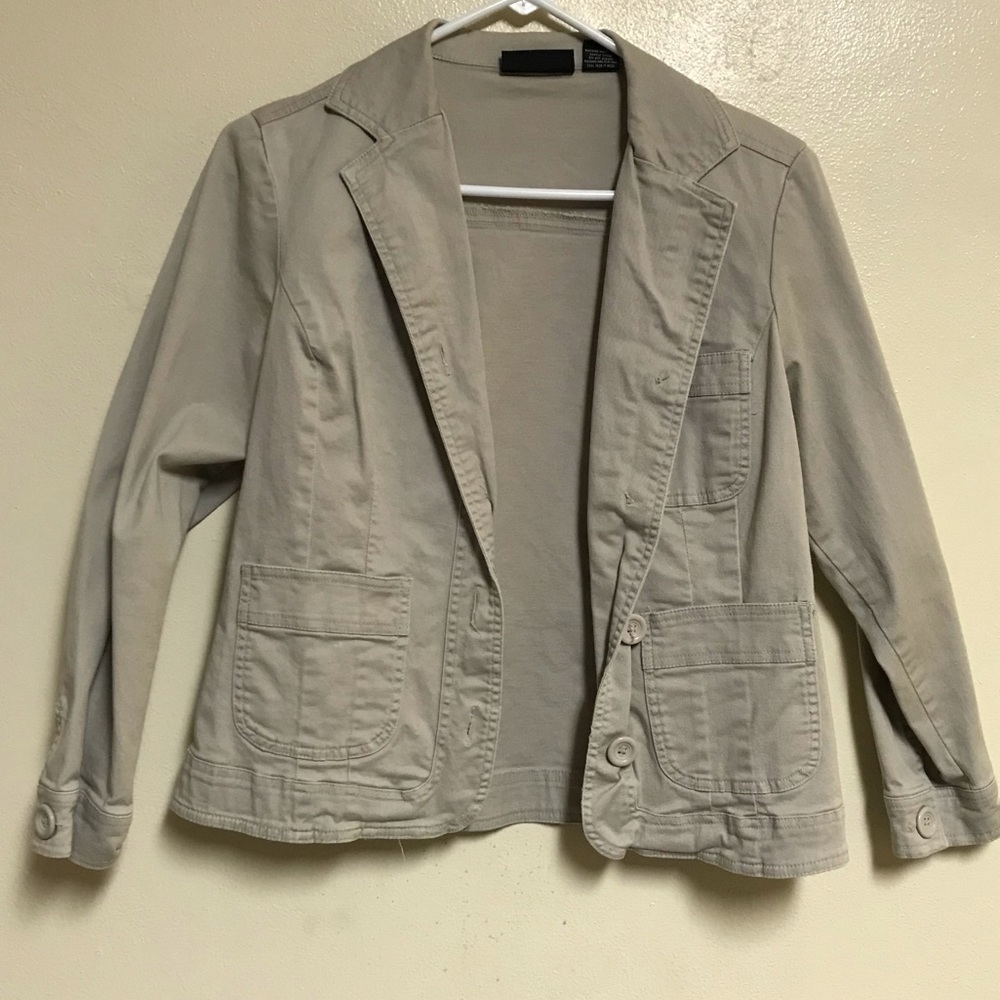 Tan lightweight jacket 💜For Bundles Only💜